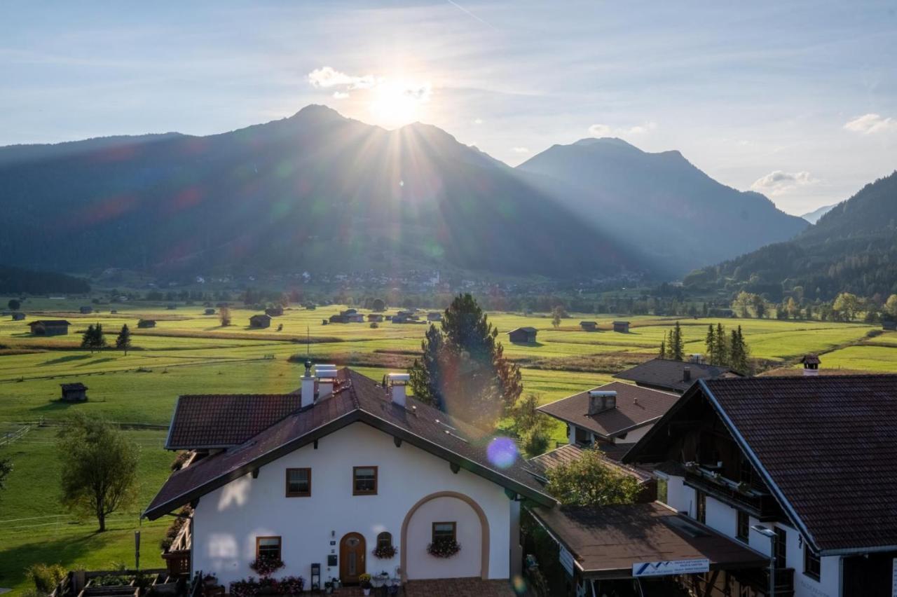 Gaestehaus Alpenstern Ehrwald Bagian luar foto